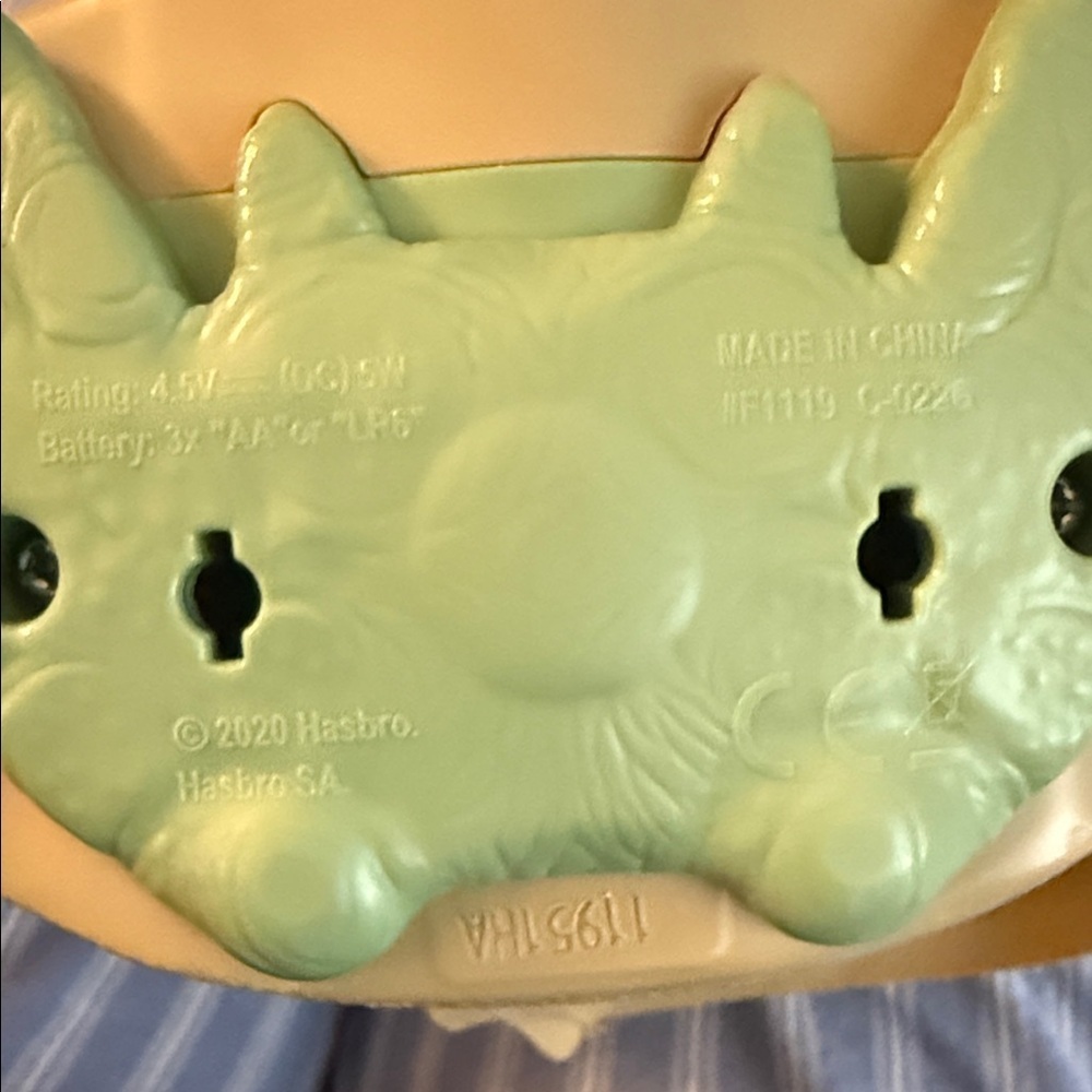 Hazbro Animated Baby Yoda Star Wars Toy. Like New. Works! Includes batteries. - Picture 9 of 11